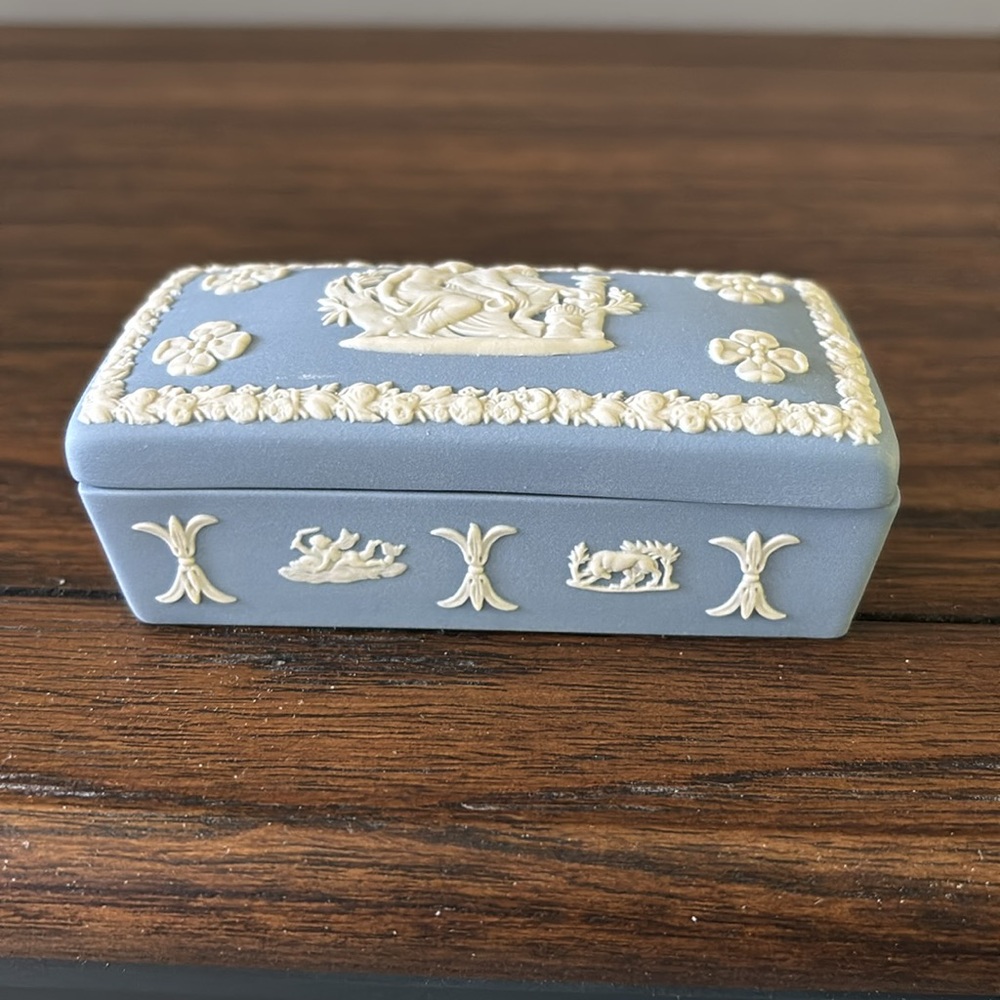 Wedgwood trinket box - Picture 5 of 5